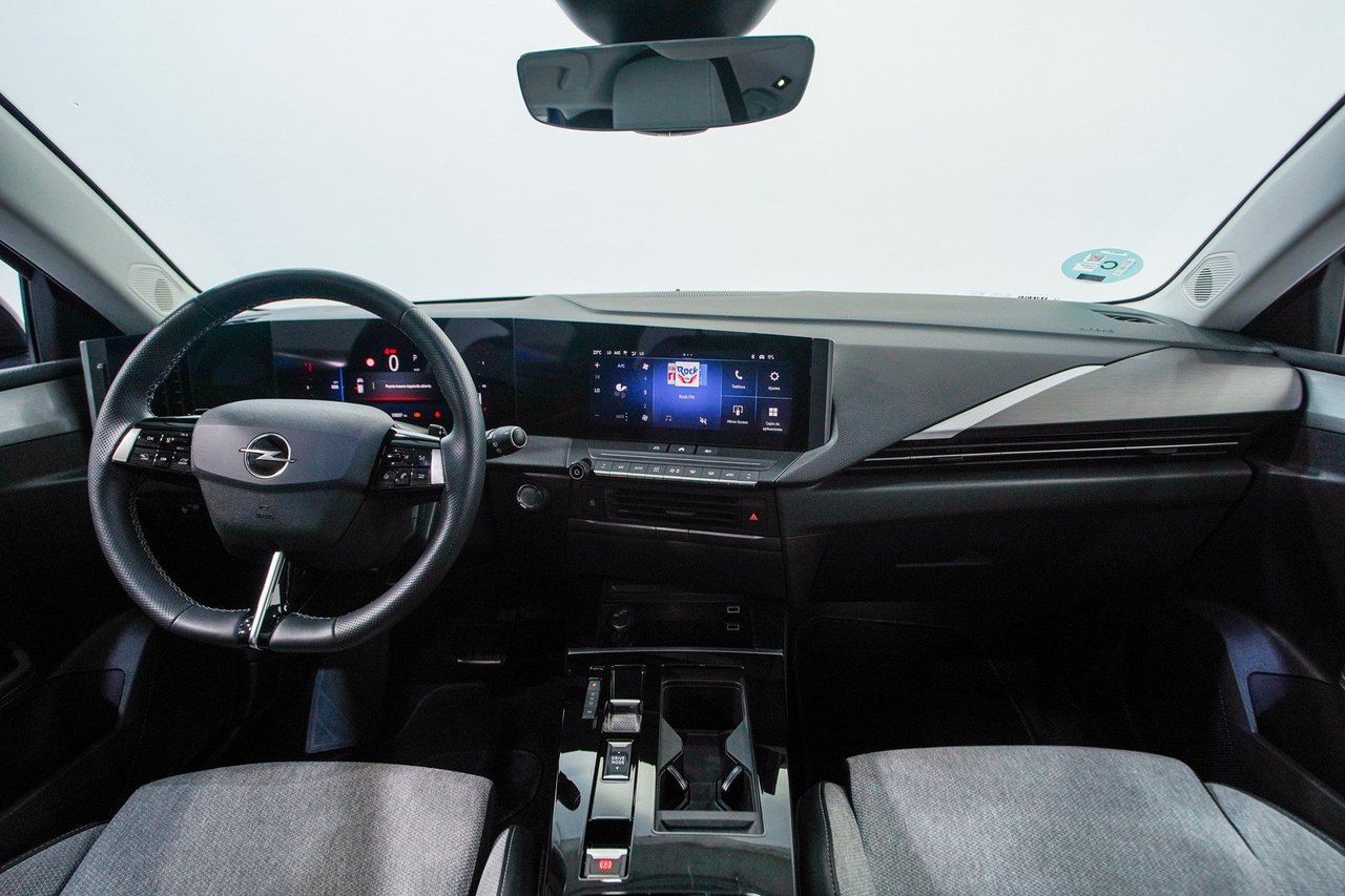 Opel Astra — photo 11
