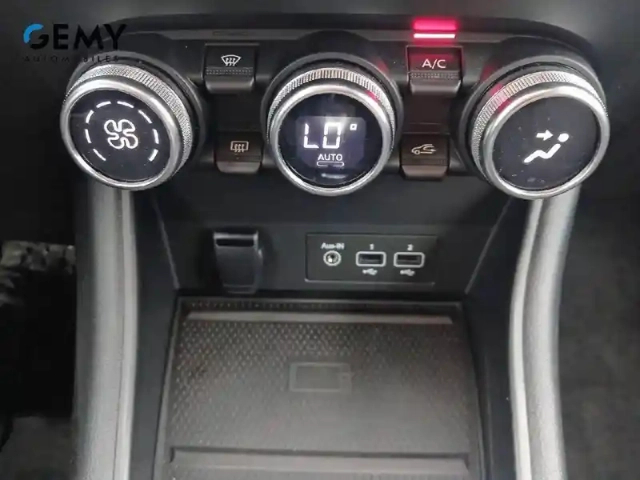 Renault Captur tce 140 edc - 21 — photo 21
