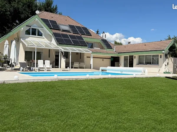 Villa 137 m² avec piscine chauffée, Ornex, meublée