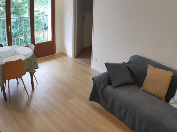 Propose colocation appartement 67m² Bron - Direct propriétaire sans frais d'agence