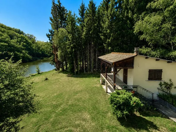 Propriété 2,8 hectares avec 3 étangs et petite maison