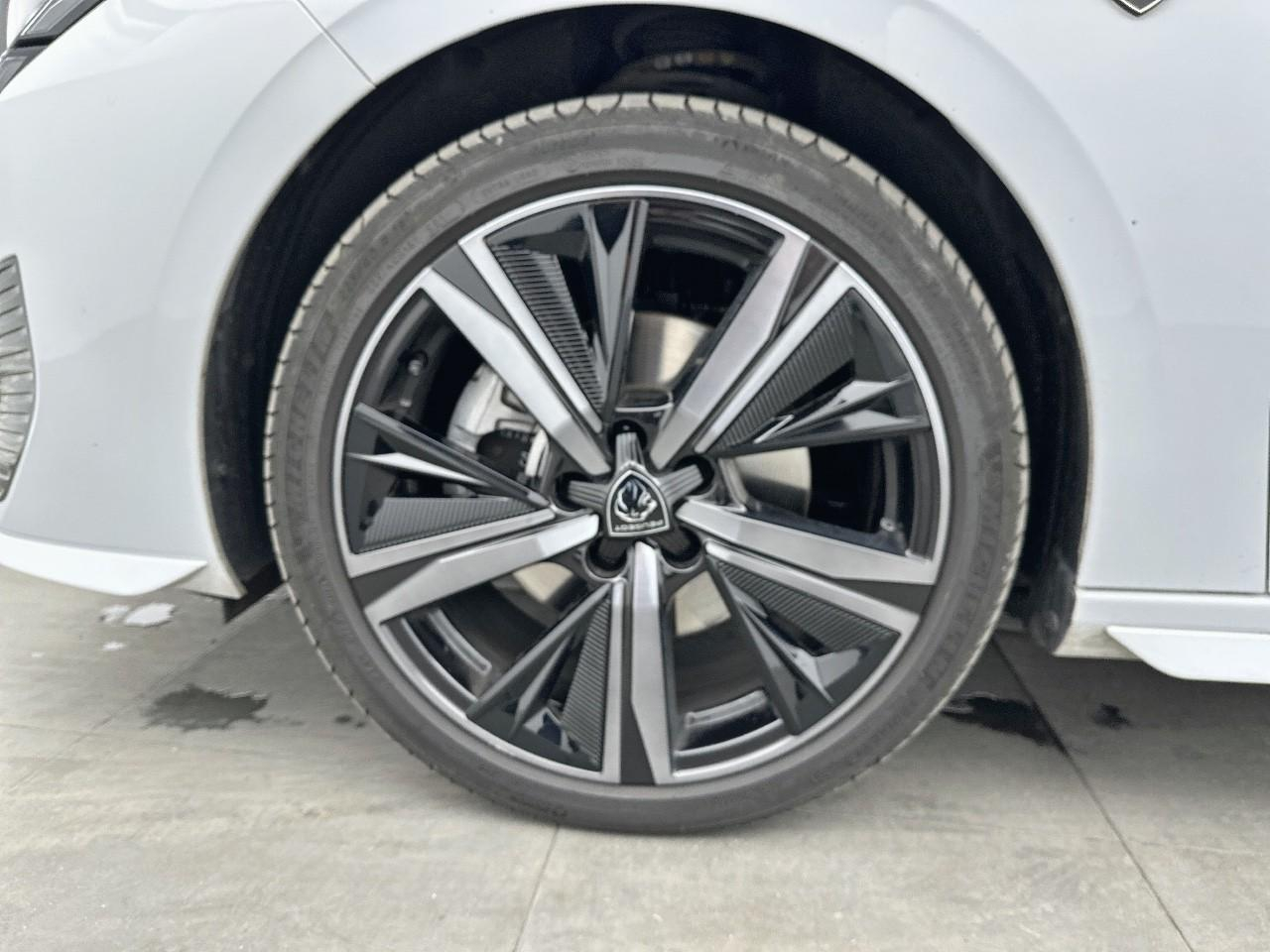 Peugeot 308 hybrid 136 e-dcs6 gt — photo 14