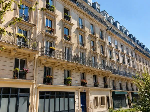 Paris 10e - 3 pièces de 56,20 m² avec balcon, ascenseur et cave
