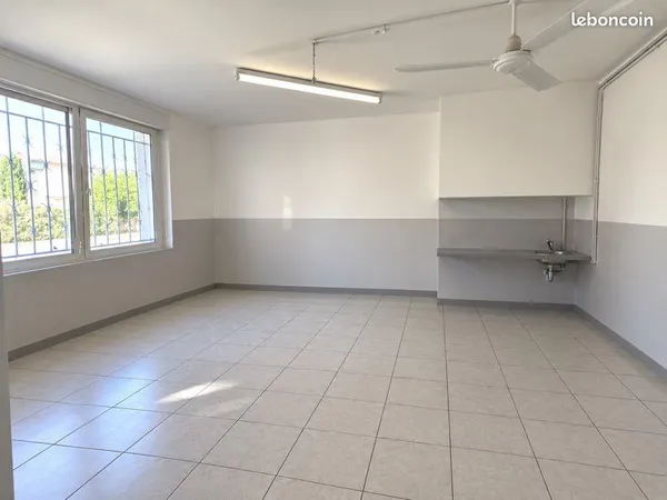 Bureaux zone commerciale