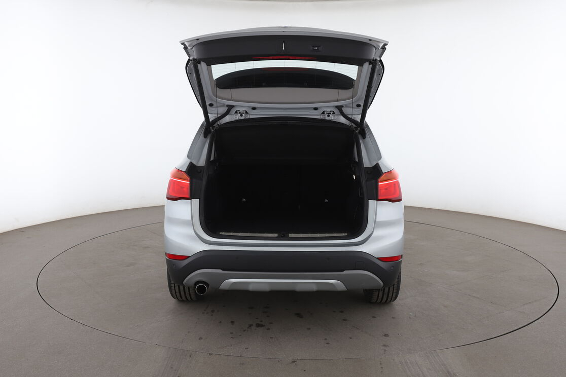 BMW X1 sDrive18d xLine — photo 15