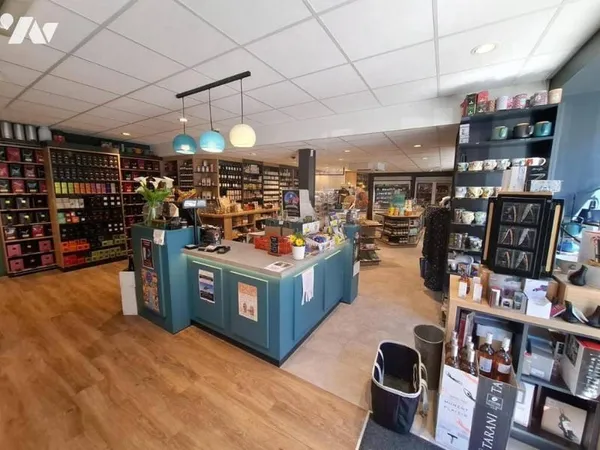 Local commercial 150 m²