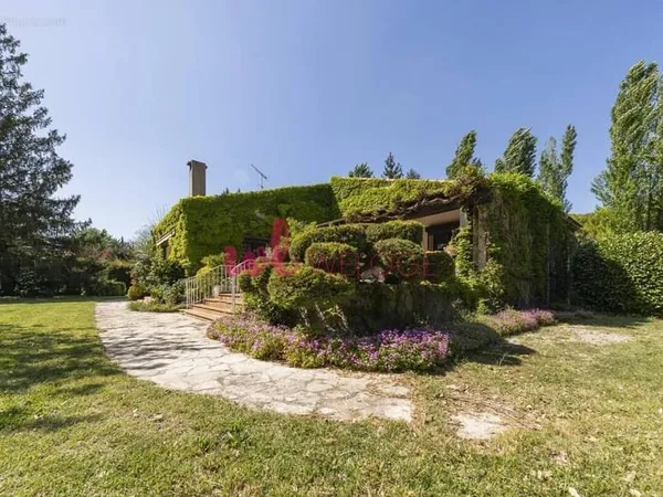 Maison Plain-pied 163m² (230m² utiles) - Cabriès Calas - Terrain 3800m²