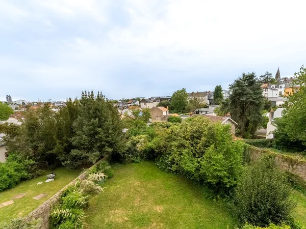 Nantes - Canclaux : Maison familiale sur beau jardin