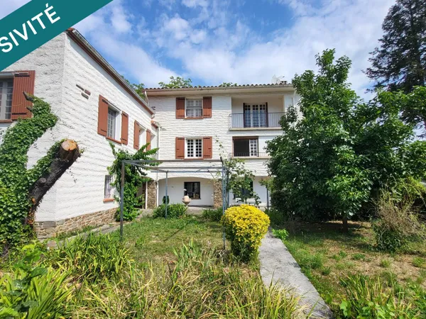 MAISON DE CARACTERE AVEC GARAGE ET JARDIN