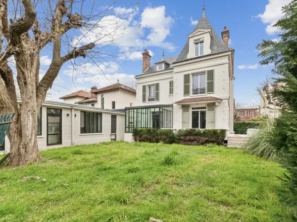 Bien rare - Maison bourgeoise rénovée avec jardin paysager de 600 m² + appartement 2 pièces - Saint-