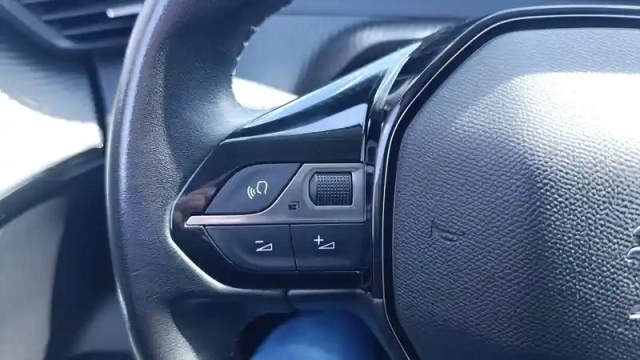 Peugeot 208 puretech 100 s&amp;s bvm6 — photo 20