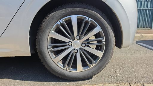 Peugeot 208 1.2 PureTech 82 - Style – 2018 – 60513 km – Essence – Boîte Manuelle — photo 5