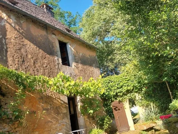 2 maisons anciennes à restaurer à une vingtaine de mn de Sarlat
