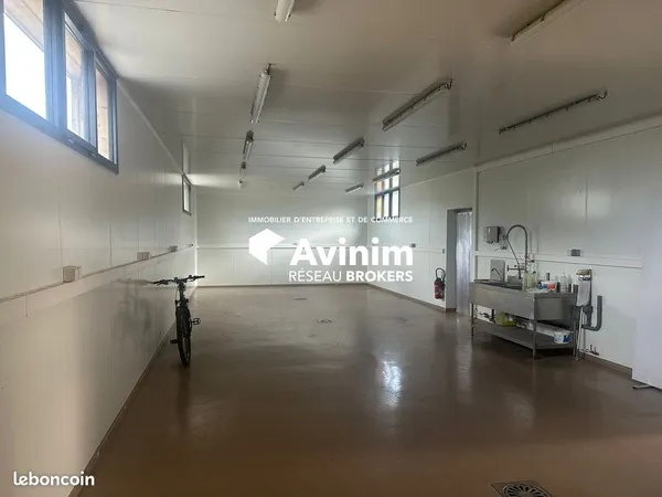 Local 155 m² Ennery