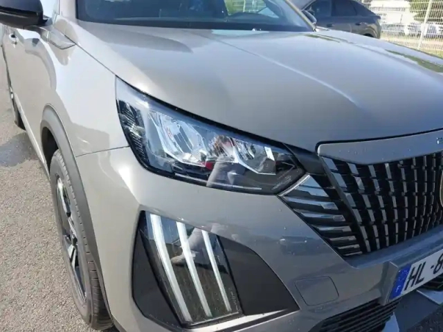 Peugeot 2008 hybrid 145 e-dcs6 — photo 16