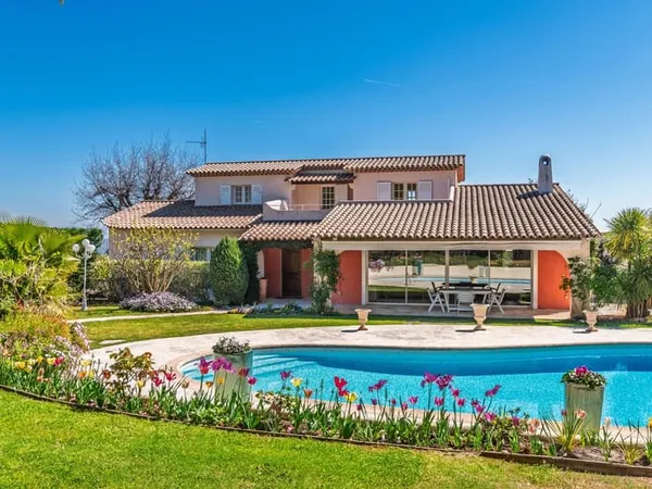 Maison 5 pièces 301 m²