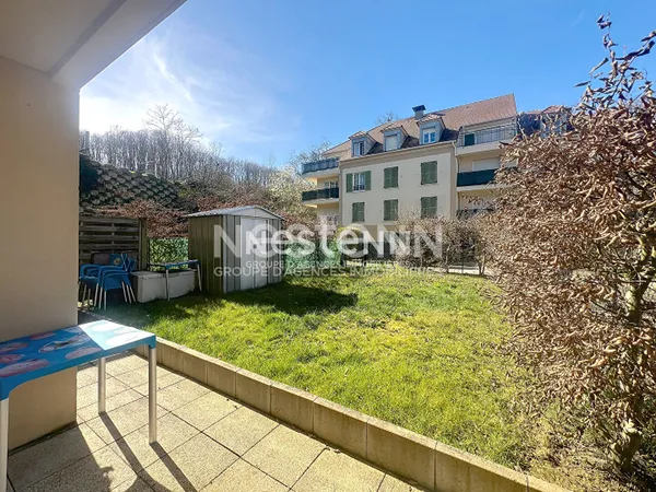 Fontenay le Fleury : Appartement 2 pièces de 40m2 en rez de jardin avec parking s/s