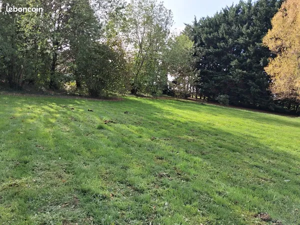 Terrain constructible à Monts