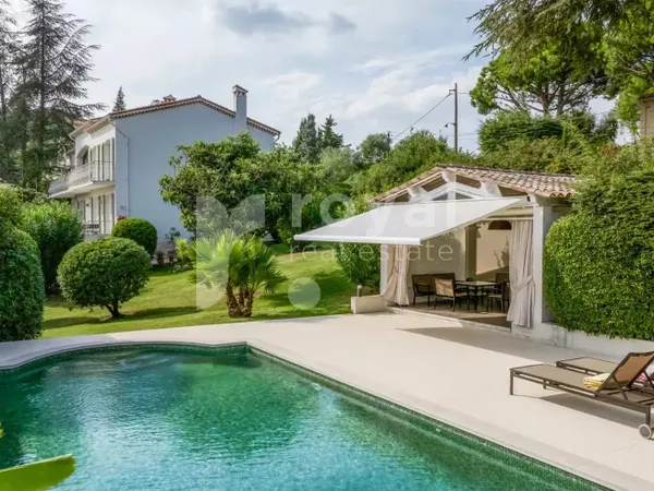 Villa moderne avec piscine au calme