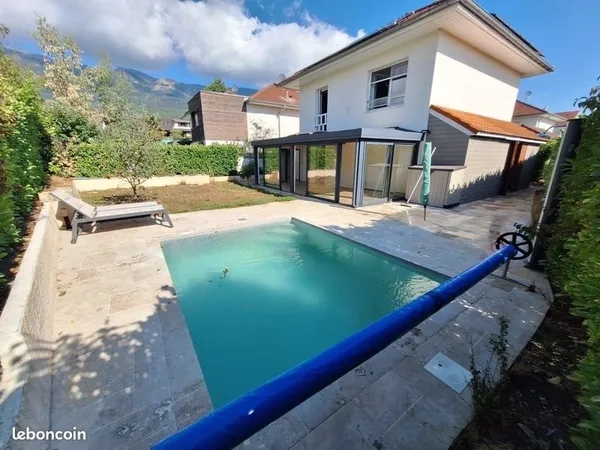 Maison à louer 120 m2 piscine