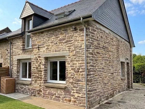Maison en pierre rénovée vendue louée - 4 pièces - 62 m² - Guignen