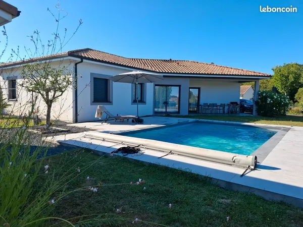 Belle maison moderne 5 pièces de plain-pied à Benquet