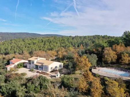 Villa 9 pièces 235 m²