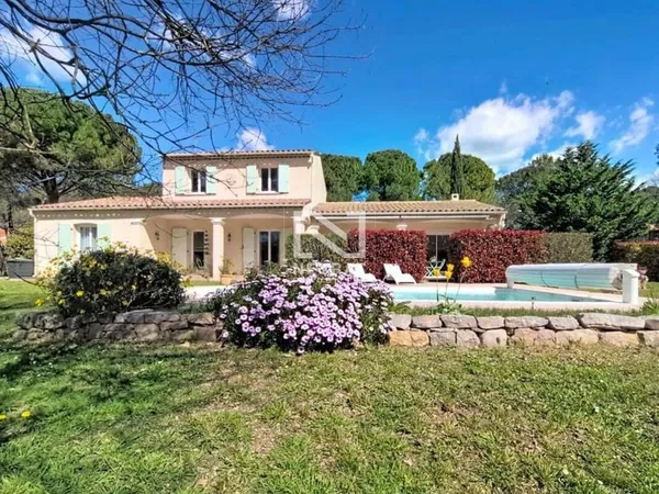Villa 5 pièces 165 m²