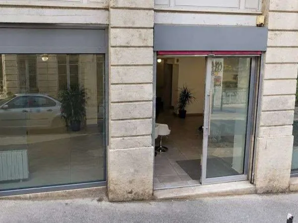 LYON 1€? - A LOUER - LOCAL COMMERCIAL