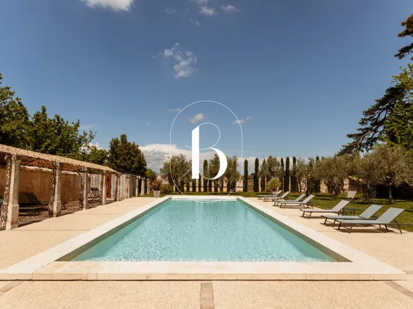 Mas provençal 27 pièces 665 m²