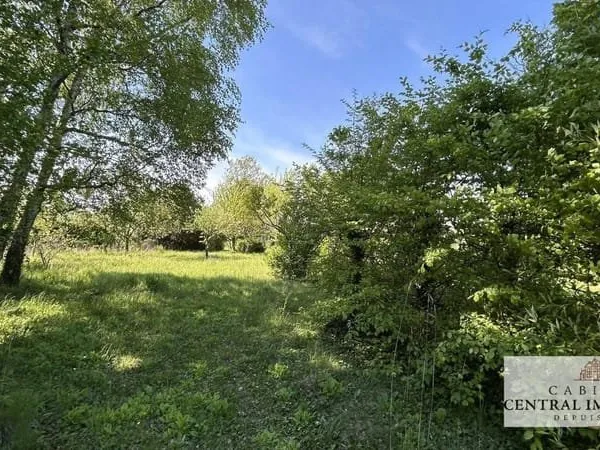 Terrain constructible 823 m²