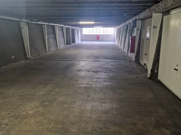 PART GD GARAGE 17M² GRENOBLE PROCHE CASERNE DE BONNE