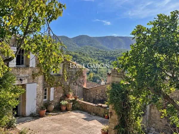 A vendre - Maison de village à restaurer avec jardin et vues remarquables