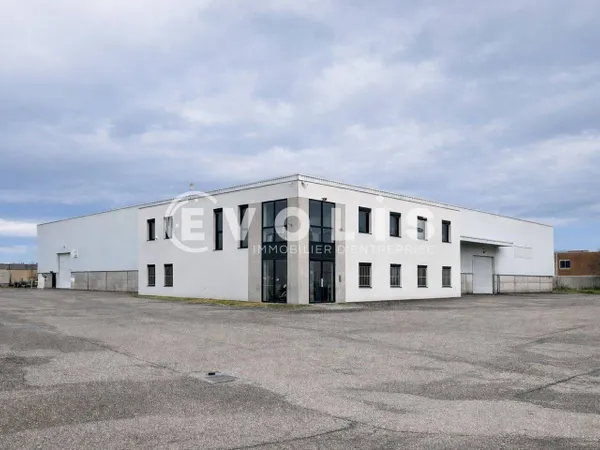 Local d'activité 2597 m²