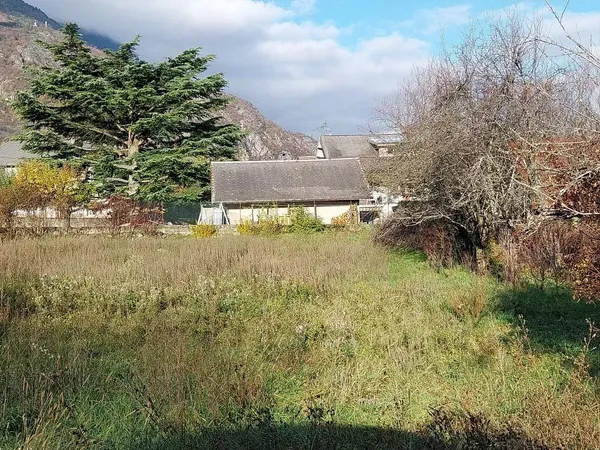 Terrain plat à bâtir 738 m²