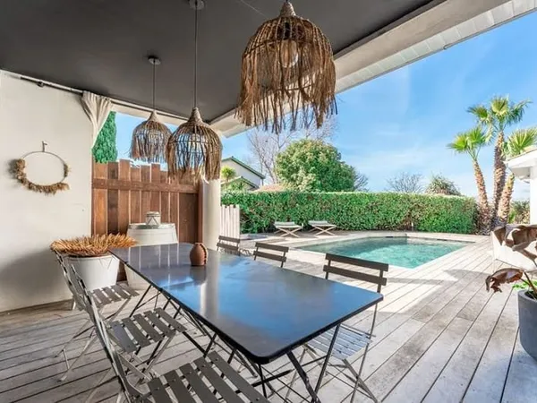 Maison 11 pièces 240 m²