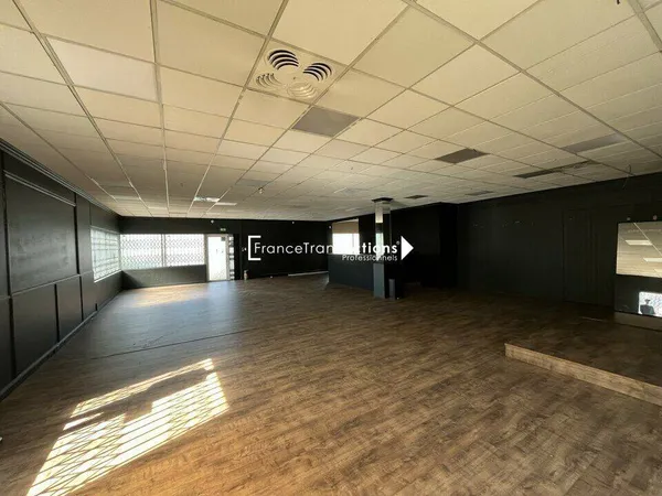 Local commercial 180 m²