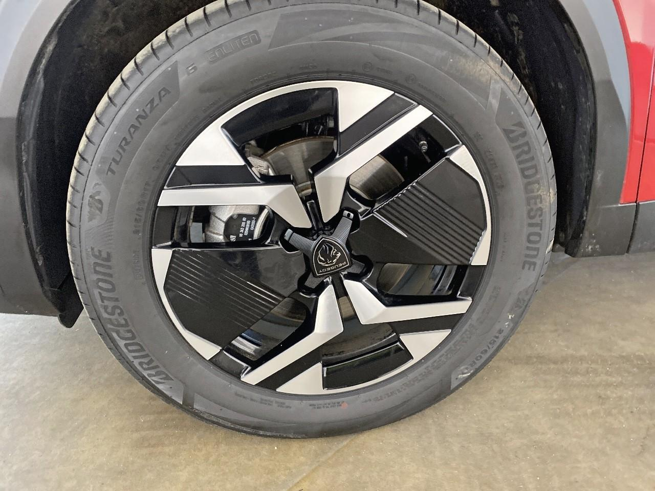 Peugeot 2008 hybrid 145 ch e-dcs6 allure — photo 11