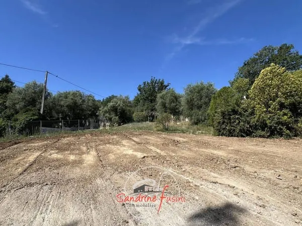 Terrain 785 m²