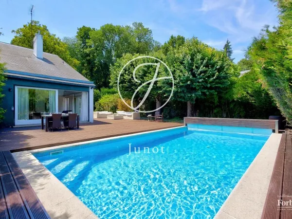 Clamart - CENTRE - Maison de 196m² - Terrain de 1200m² - Piscine