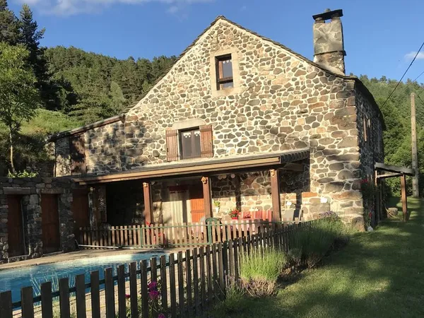 Propriété 7 pièces 250 m²