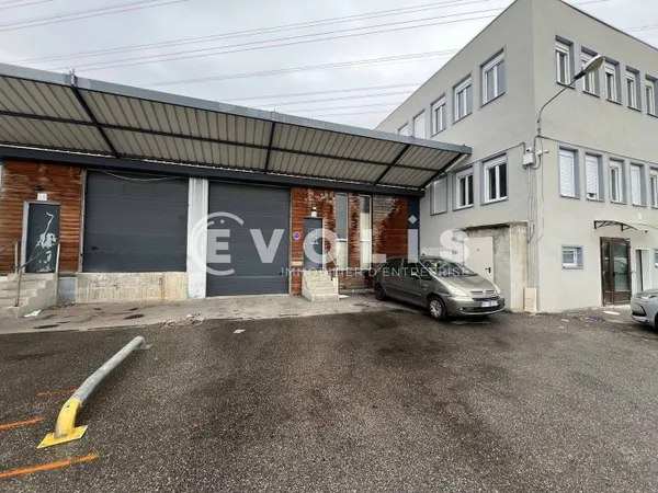 Local d'activité 205 m²