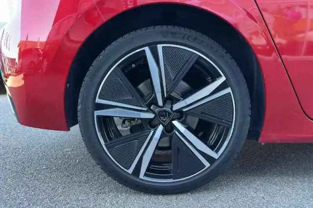 Peugeot 308 phev 180 e-eat8 — photo 15