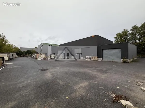 Local industriel 906 m²