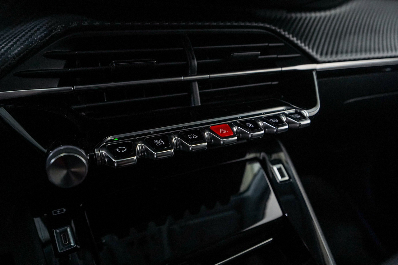 Peugeot 208 — photo 25