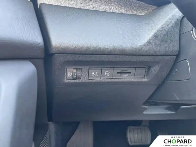 Peugeot 308 phev 180 e-eat8 — photo 13