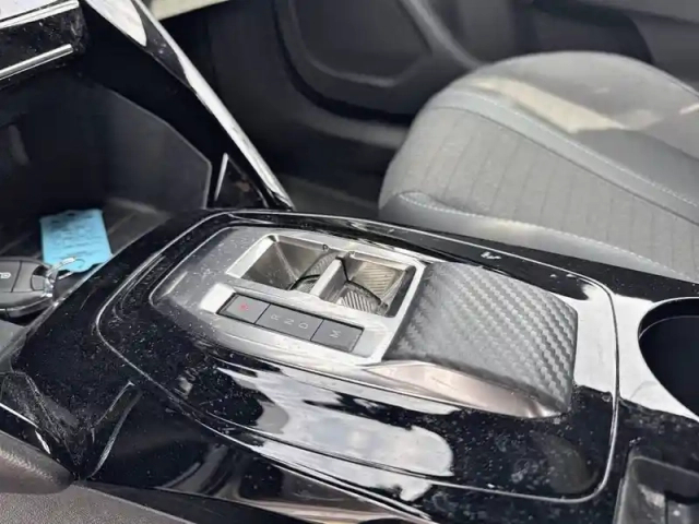 Peugeot 2008 puretech 130 s&amp;s eat8 — photo 14