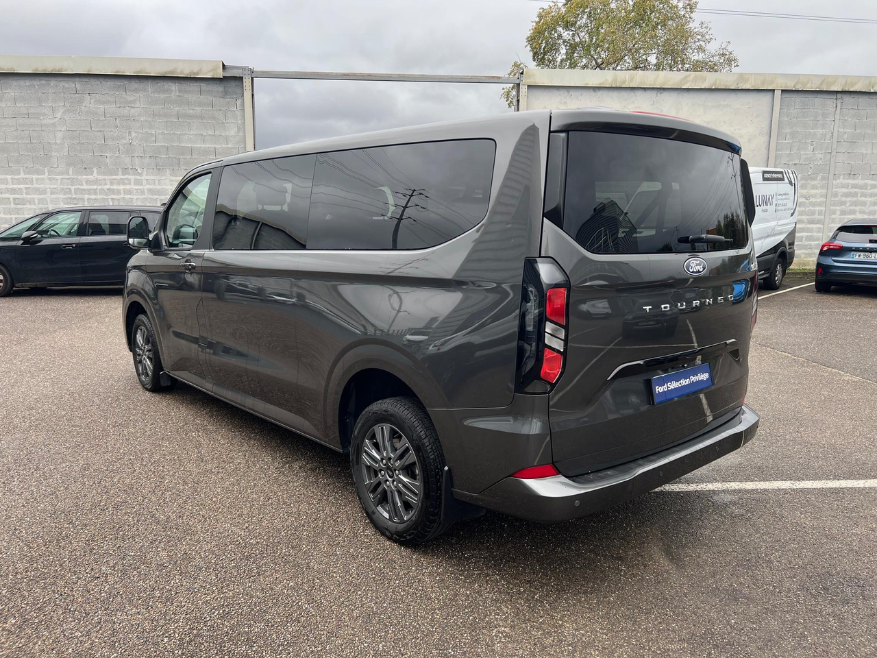 Ford Tourneo Custom 320 L2H1 2.0 EcoBlue 150 ch — photo 3