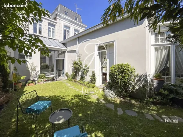 Maison 10 pièces 270 m²