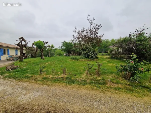 Terrain 720 m² Hostens